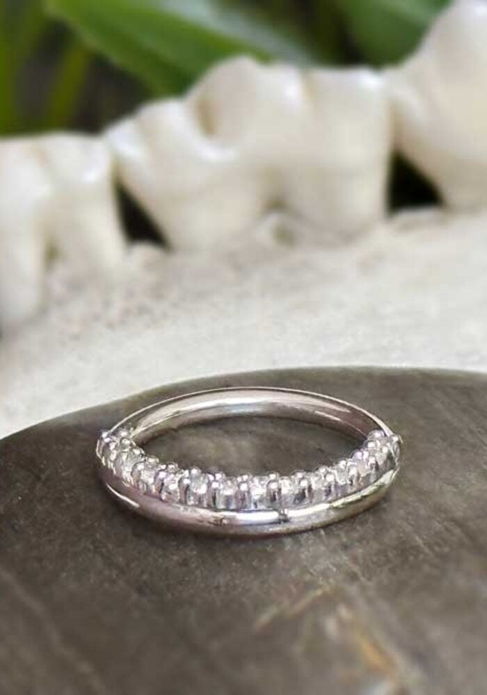 Gem Oaktier White Gold (12) 1mm White CZ 18g 3/8" Seam Ring